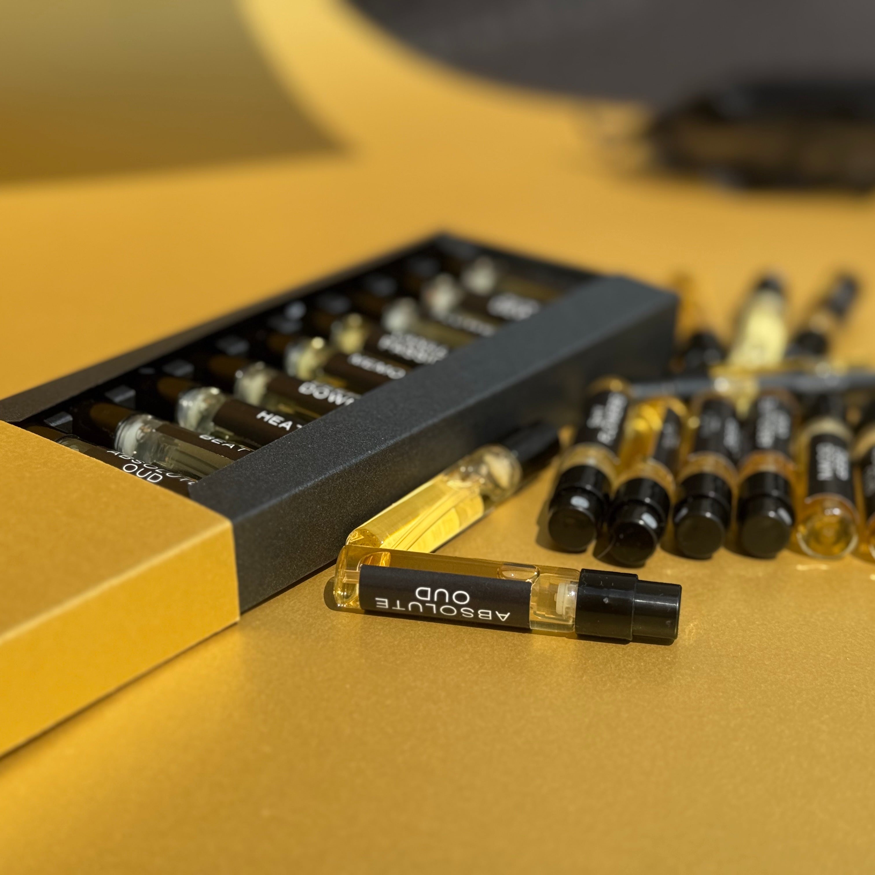 Discovery box, Collection of niche  handmade perfume samples in a black gold glitter box