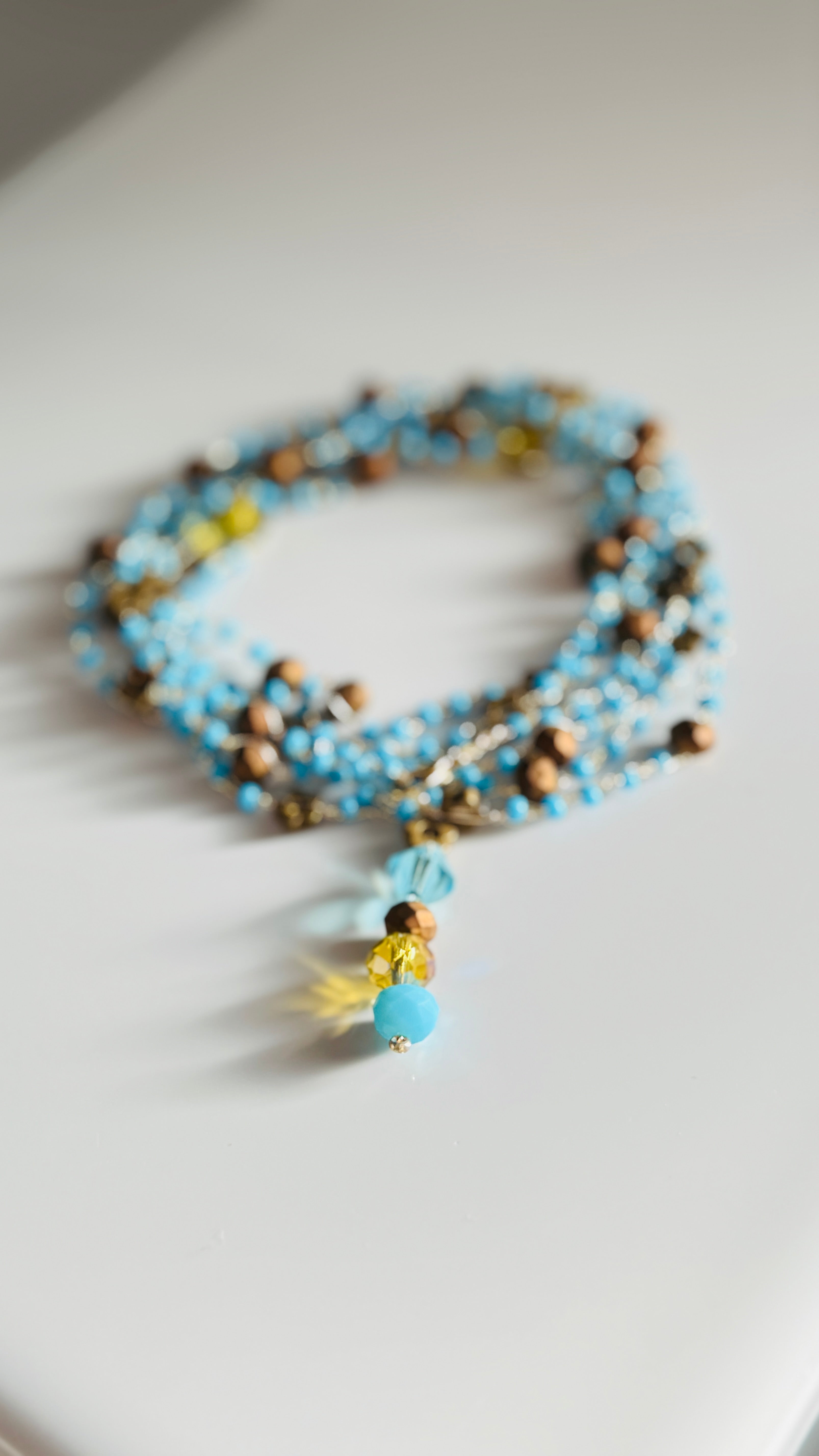 Luma - kaklo papuošalas / apyrankė su stiklo kristalais, biseriu ir hematitais