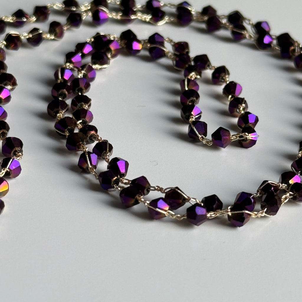 violetinis labai ilgas kaklo papuošalas