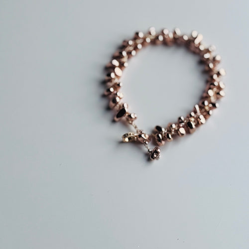 rankų darbo hematito asimetrinės formos karoliukų aukso atspalvio apyrankė 