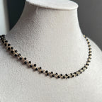 nertas kaklo papuošalas ant monekeno