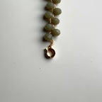 vąšeliu nerta apyrankė su pilkšvos spalvos karoliukais