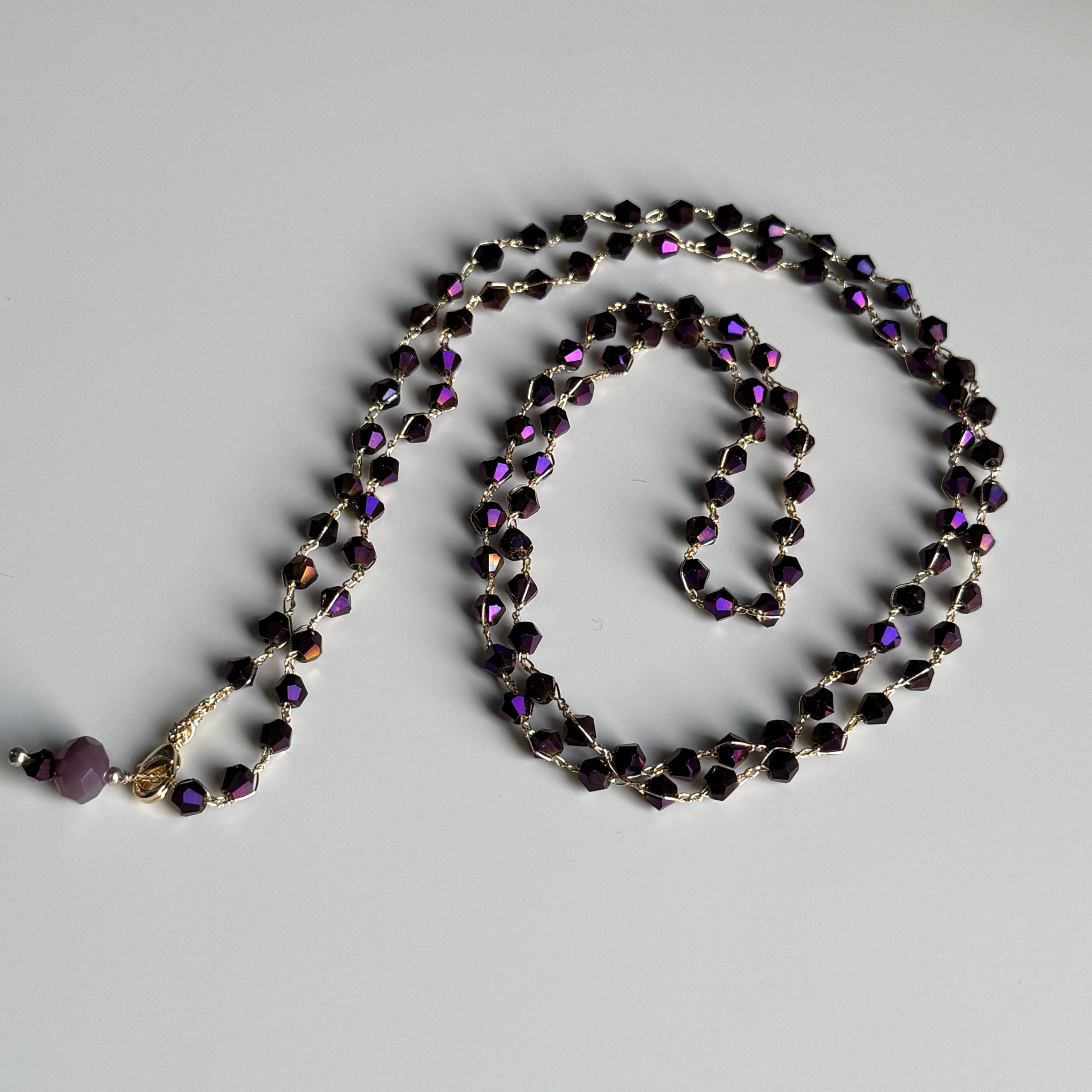 purpurinis kaklo papuošalas